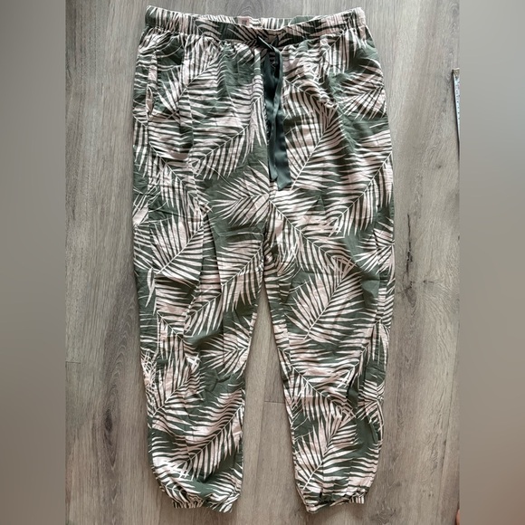 Victoria's Secret Pants - Victoria's Secret Green Leaf Print Joggers